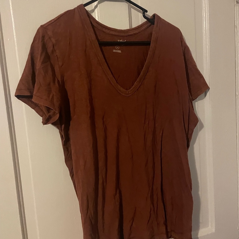 Universal Thread women's XL brown v-neck tee